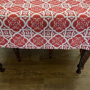 Huntington Home Red White geometric Tablecloth 60 x 102 indoor/ outdoor oblong